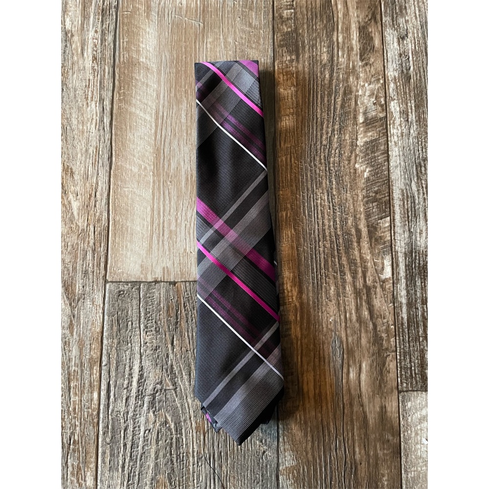 Van Heusen Plaid Tie